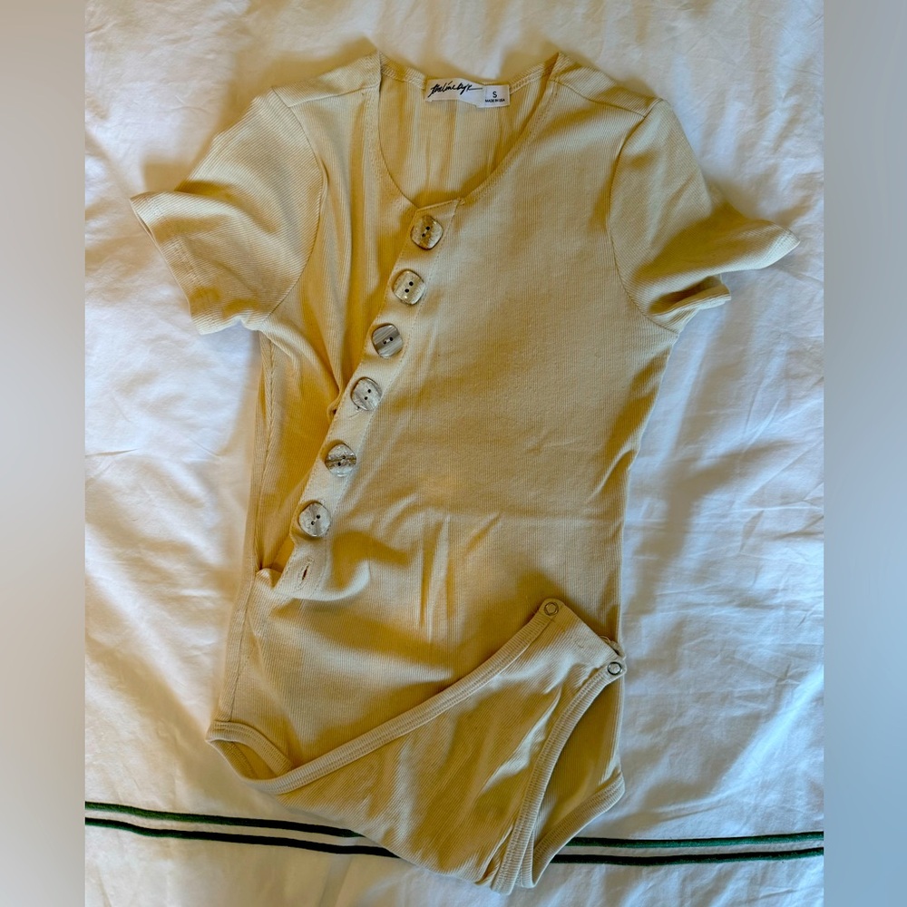 Flattering leotard top in perfect condition
